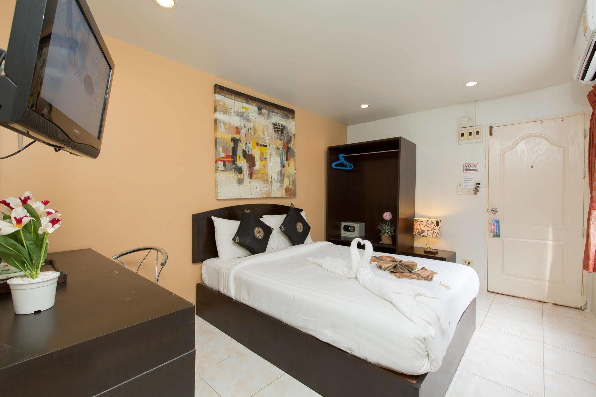 Cool Sea House Hotel Patong Екстериор снимка
