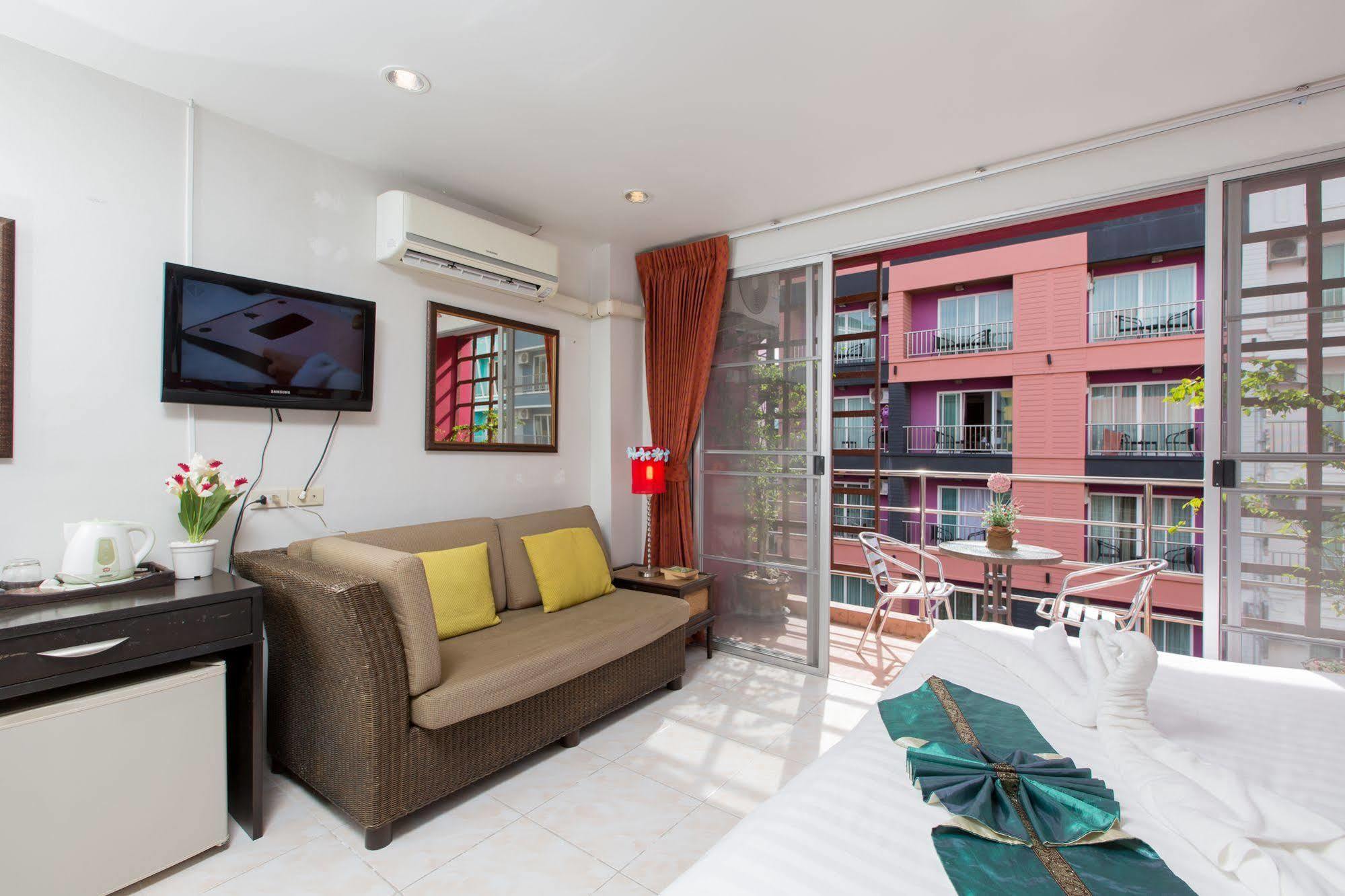 Cool Sea House Hotel Patong Екстериор снимка