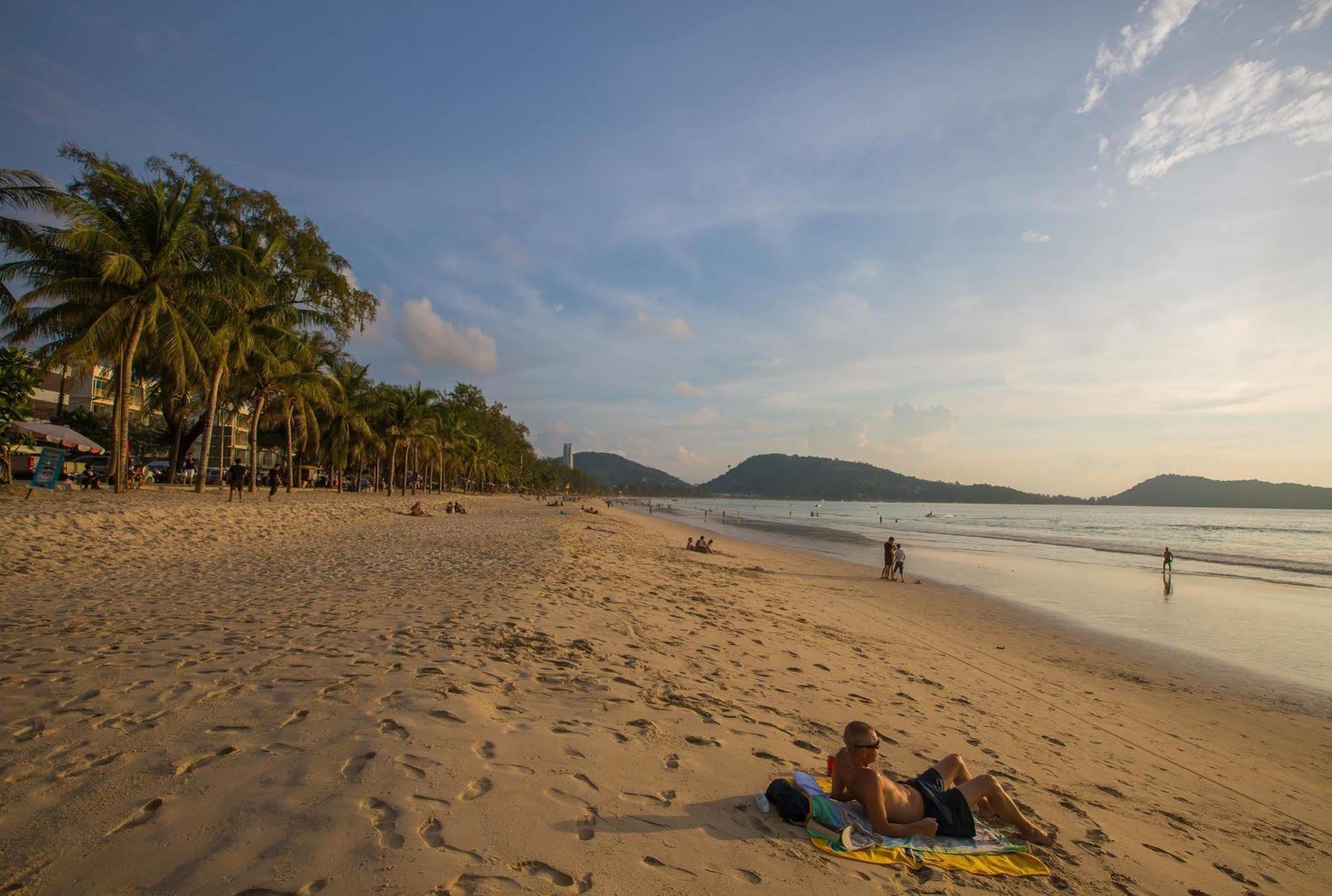 Cool Sea House Hotel Patong Екстериор снимка